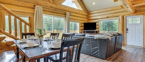 House (3 Bedrooms) | Interior