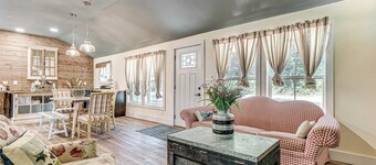 Benton Harbor Home 3 Mi to Beach: Grill & Yard
