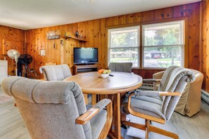 Interior - Home ~ 17 Mi to Detroit w/ Patio & Grill! (Southfield)