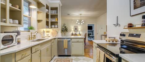 House (2 Bedrooms) | Interior