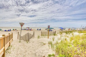Interior - Walk to Ocean: Myrtle Beach Condo w/ Deck (Myrtle Beach)