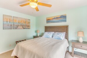 Interior - Walk to Ocean: Myrtle Beach Condo w/ Deck (Myrtle Beach)