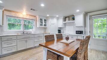 Cottage (2 Bedrooms) | Interior