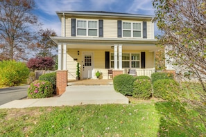 House (4 Bedrooms) | Interior - Warrenton Gem: Walk to Downtown! (Warrenton)