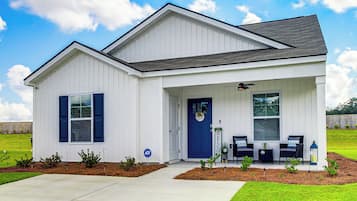 House (2 Bedrooms) | Front of property