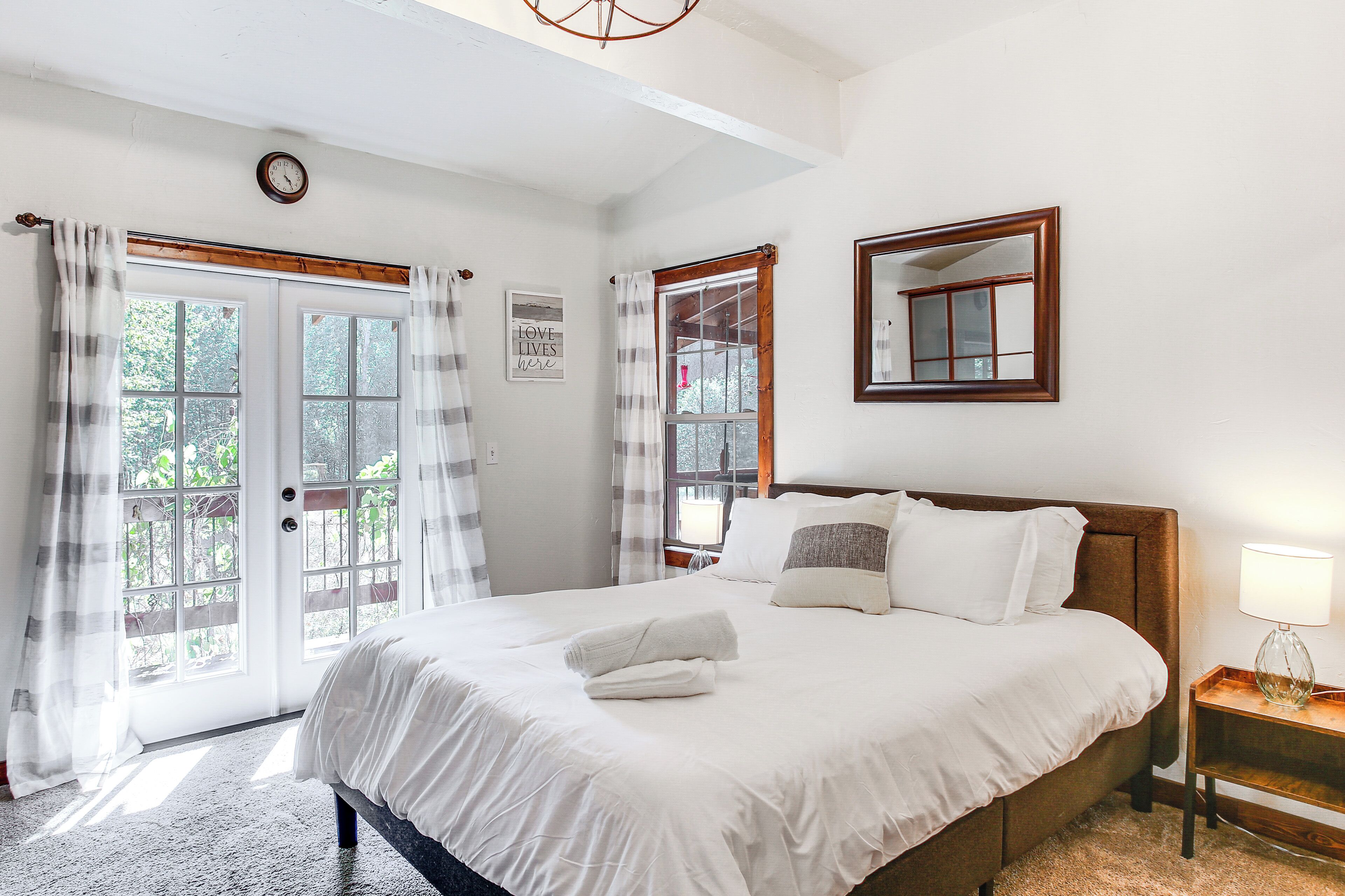 House (5 Bedrooms) | Interior