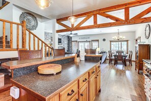 House (5 Bedrooms) | Interior