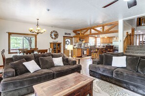 House (5 Bedrooms) | Interior