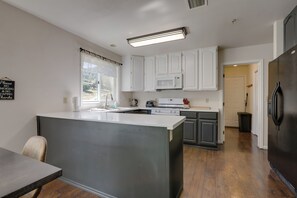 House (5 Bedrooms) | Interior