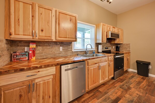 House (4 Bedrooms) | Interior