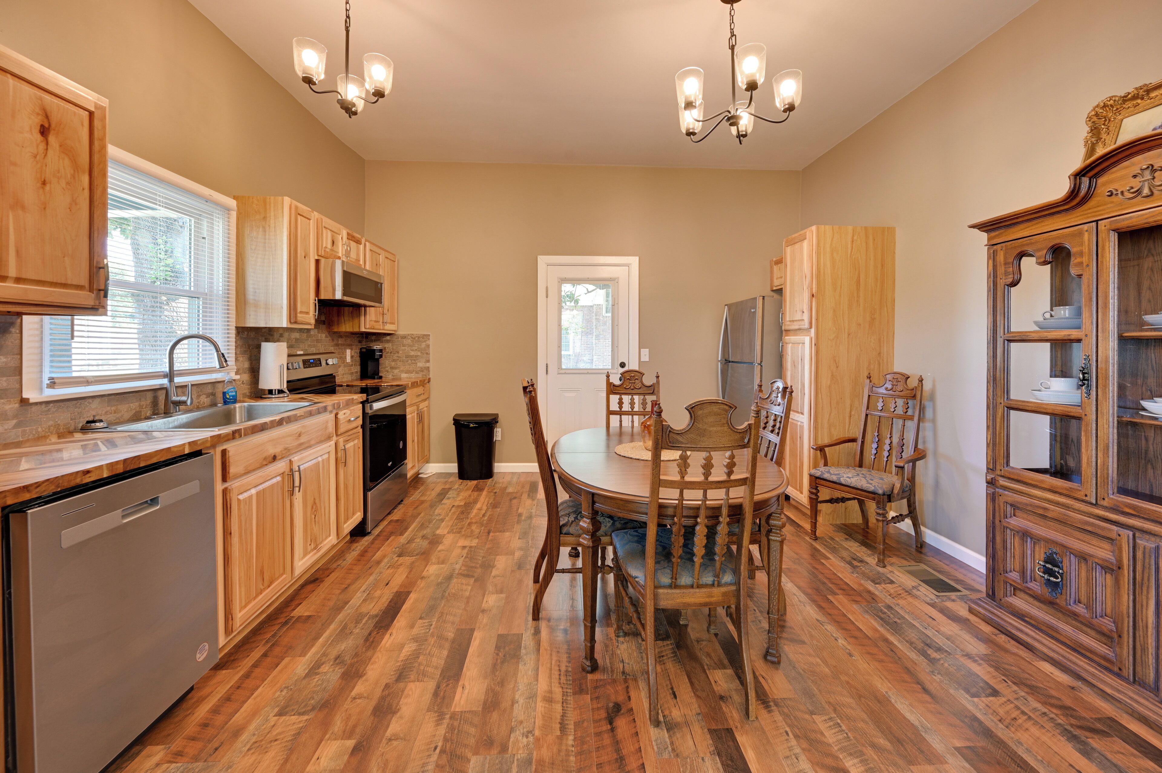 House (4 Bedrooms) | Interior