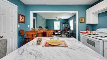 House (2 Bedrooms) | Interior
