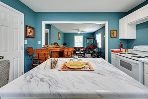 House (2 Bedrooms) | Interior - Hopkinsville Home Near Parks & Museums! (Hopkinsville)