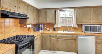 Pet-friendly Ridgecrest Home Near OHV Trails!
