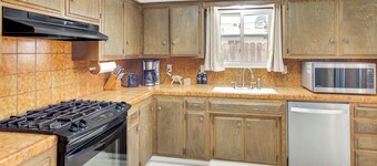 Pet-friendly Ridgecrest Home Near OHV Trails!