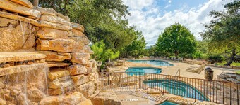 Scenic View! Lake Travis Cabin Near Pools & Marina