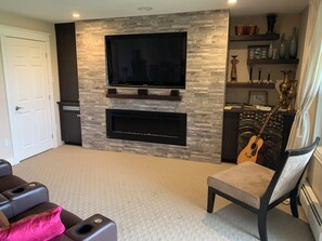 Smart TV, fireplace - Waterfront Property On Halifax's North West Arm (Halifax)