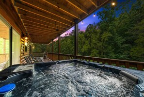 Outdoor spa tub - Indoor Pool, Pingpong, Karaoke/Theater, Hot tub (Pigeon Forge)
