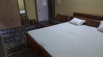 Comfort Suite, River View | Bathroom | Bathrobes, slippers