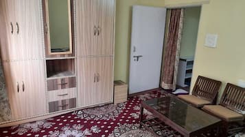 Comfort suite, uitzicht op rivier | Badkamer | Badjassen, pantoffels