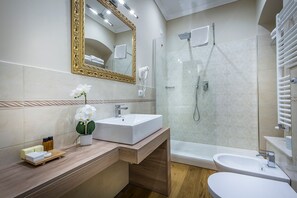 Deluxe Double or Twin Room | Bathroom | Shower, free toiletries, hair dryer, slippers