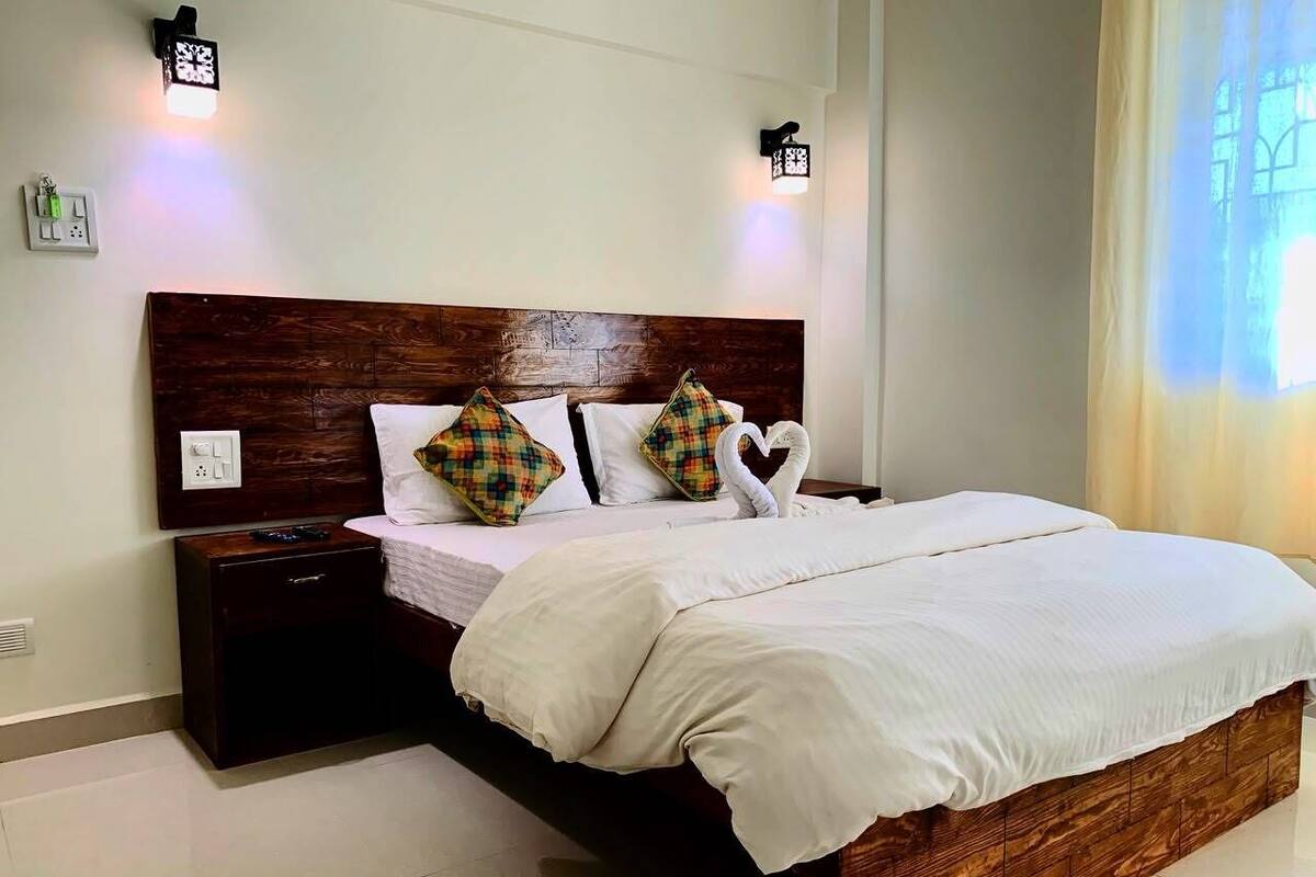 Classic Room | Premium bedding, WiFi (free), bed sheets