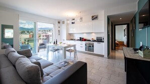 A modern apartment with a living room, kitchen, and dining area. - Panoramic Penthouse in Lugano (Lugano)