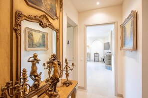 Apartment | 1 bedroom, Internet - Queen Lake View in Ponte Tresa (Tresa)