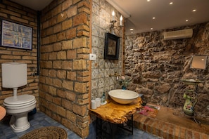 Villa | 5 bedrooms, Internet
