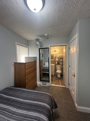 1 chambre, fer et planche à repasser, lit parapluie, Wi-Fi gratuit