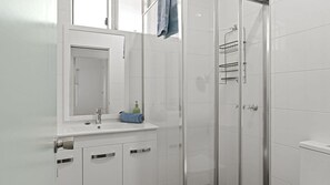 Shower, towels - Bluebone - Our newest addition is ready for your next adventure (Exmouth)