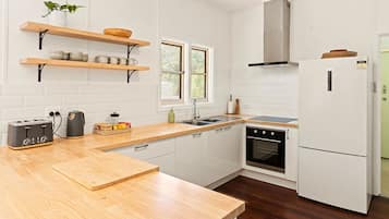 Geladeira, fogão, cooktop, torradeira
