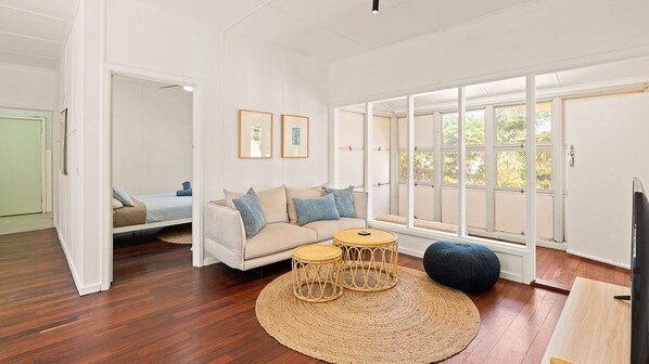 3 bedrooms, bed sheets