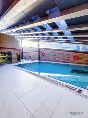 Pool - 1 Bedroom Gem is Business Bay (Dubai)