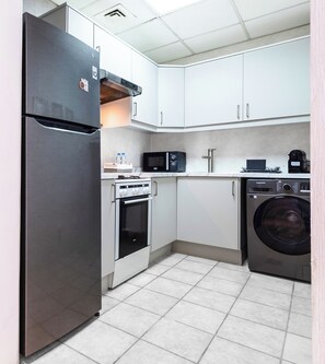 Comfort Apartment, City View | Private kitchen | Fridge, microwave, stovetop, dishwasher - 1 Bedroom Gem is Business Bay (Dubai)