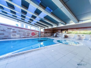 Pool - 1 Bedroom Gem is Business Bay (Dubai)