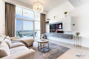 Comfort-lejlighed - byudsigt | Stue | 50-centimeters smart-tv med kabelkanaler, Netflix, streamingtjenester
