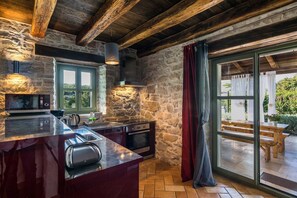 Kühlschrank, Mikrowelle, Ofen, Geschirrspüler