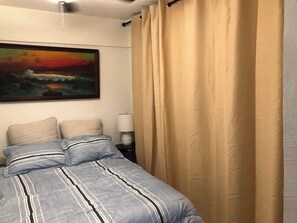 2 bedrooms, iron/ironing board, WiFi, bed sheets
