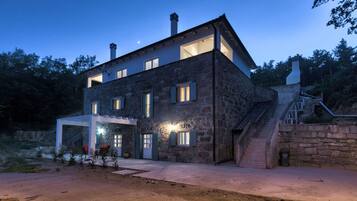 House | 7 bedrooms, Internet