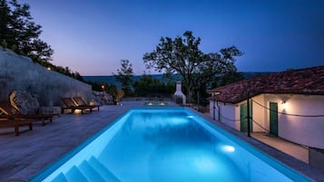 House | 7 bedrooms, Internet