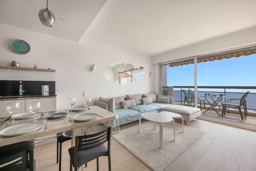 Front and sea view for 4 - 20m La Baule beach