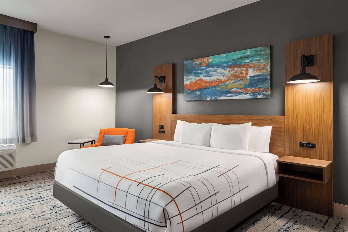 1 bedroom, premium bedding, free WiFi, bed sheets