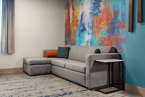 Premium bedding, desk, free WiFi, bed sheets - La Quinta Inn & Suites By Wyndham Austin South (Austin)