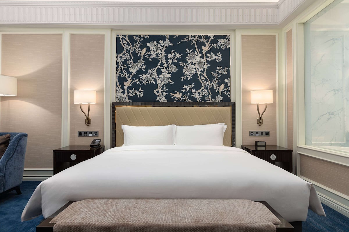 In-room safe, blackout curtains, free WiFi, bed sheets
