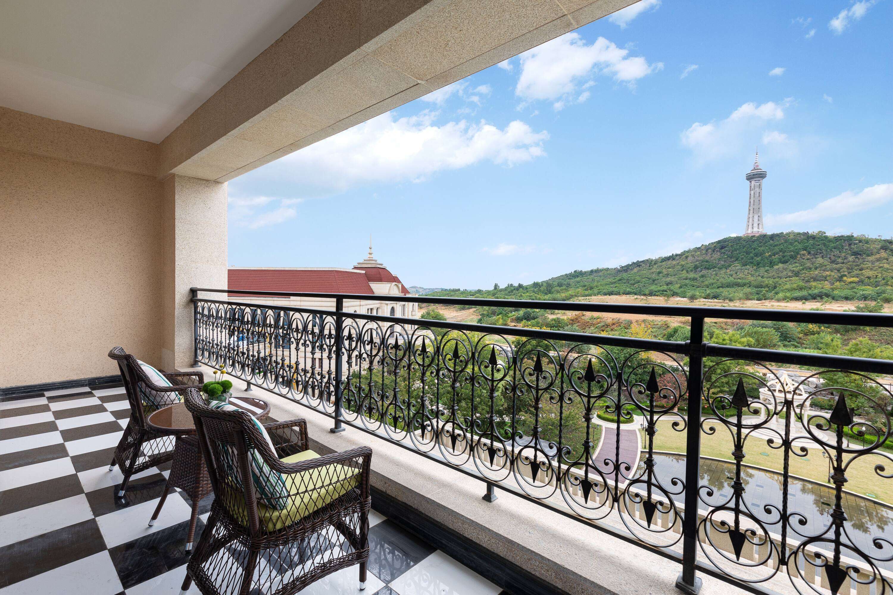 In-room safe, blackout curtains, free WiFi, bed sheets