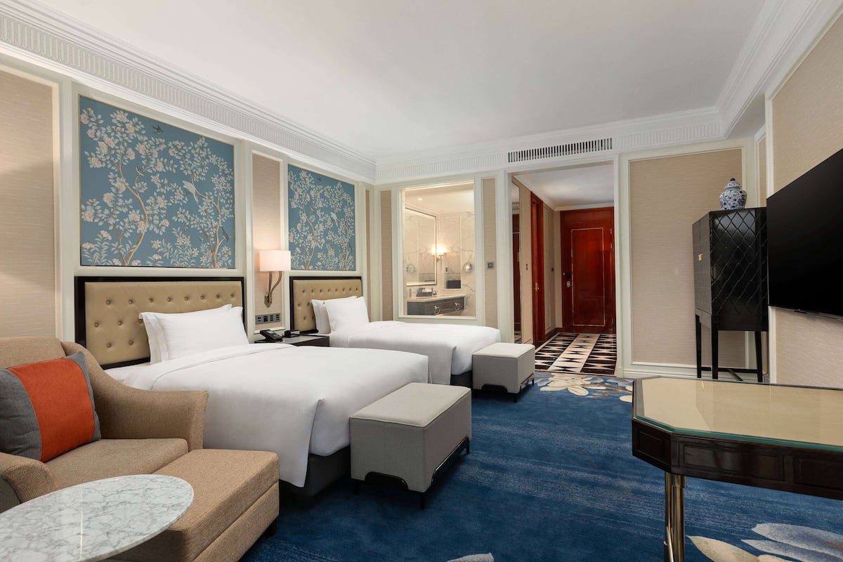 In-room safe, blackout curtains, free WiFi, bed sheets