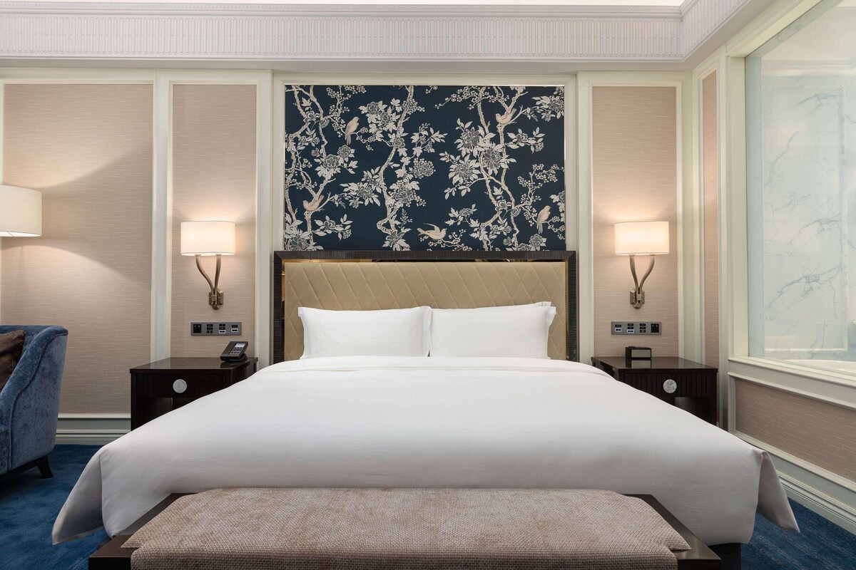 1 King Bed, Deluxe Room, Garden View