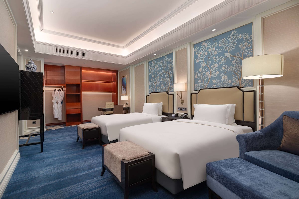 In-room safe, blackout curtains, free WiFi, bed sheets