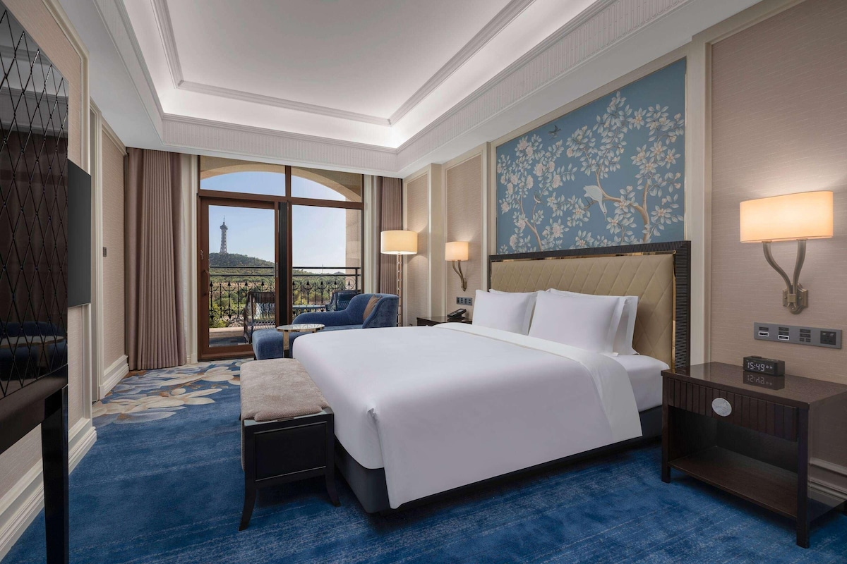 In-room safe, blackout drapes, WiFi (free), bed sheets